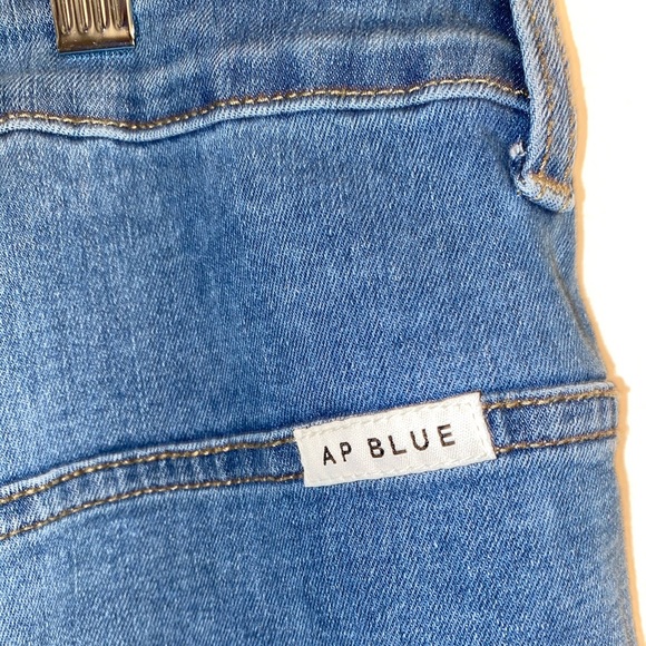 Blue jeans - Picture 4 of 6